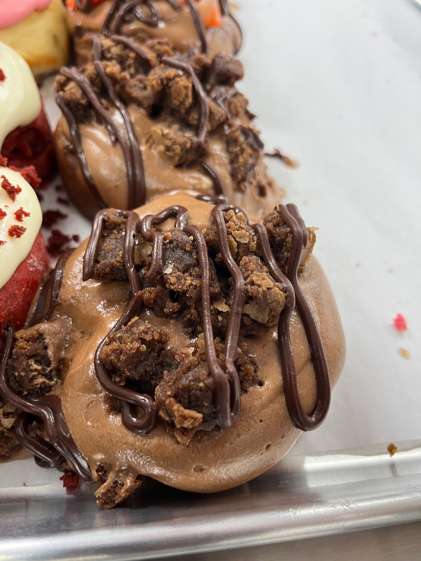 1 Jumbo Chocolate Brownie Cinnamon Roll