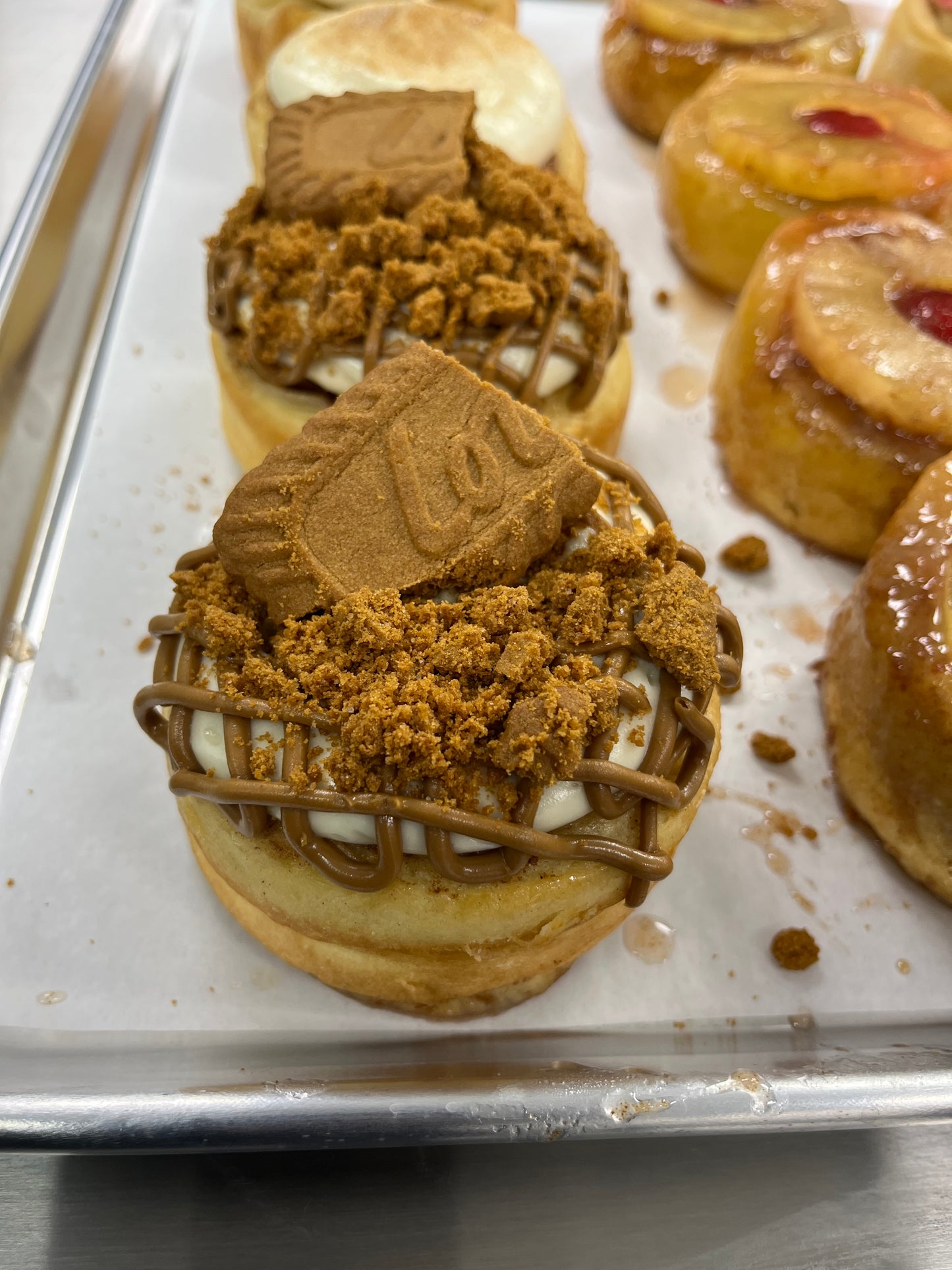 1 Jumbo Biscoff Cinnamon Roll