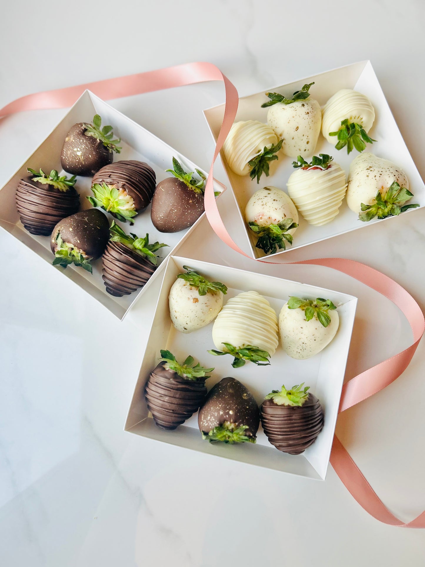 Valentine’s Pre-order ❤️ 6 assorted Dark & White Chocolate Covered Strawberries