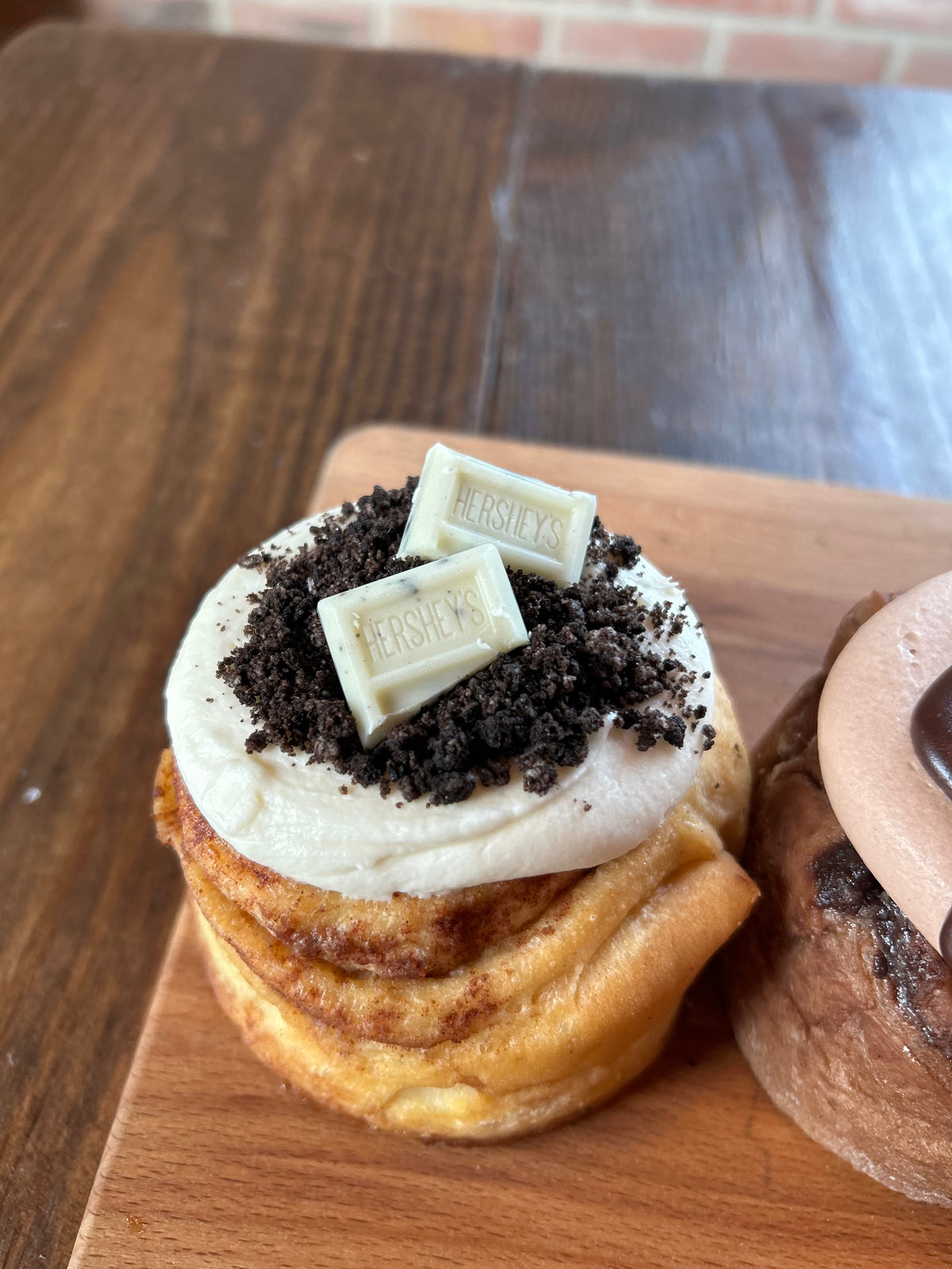 Charlies Cookies and Cream Roll