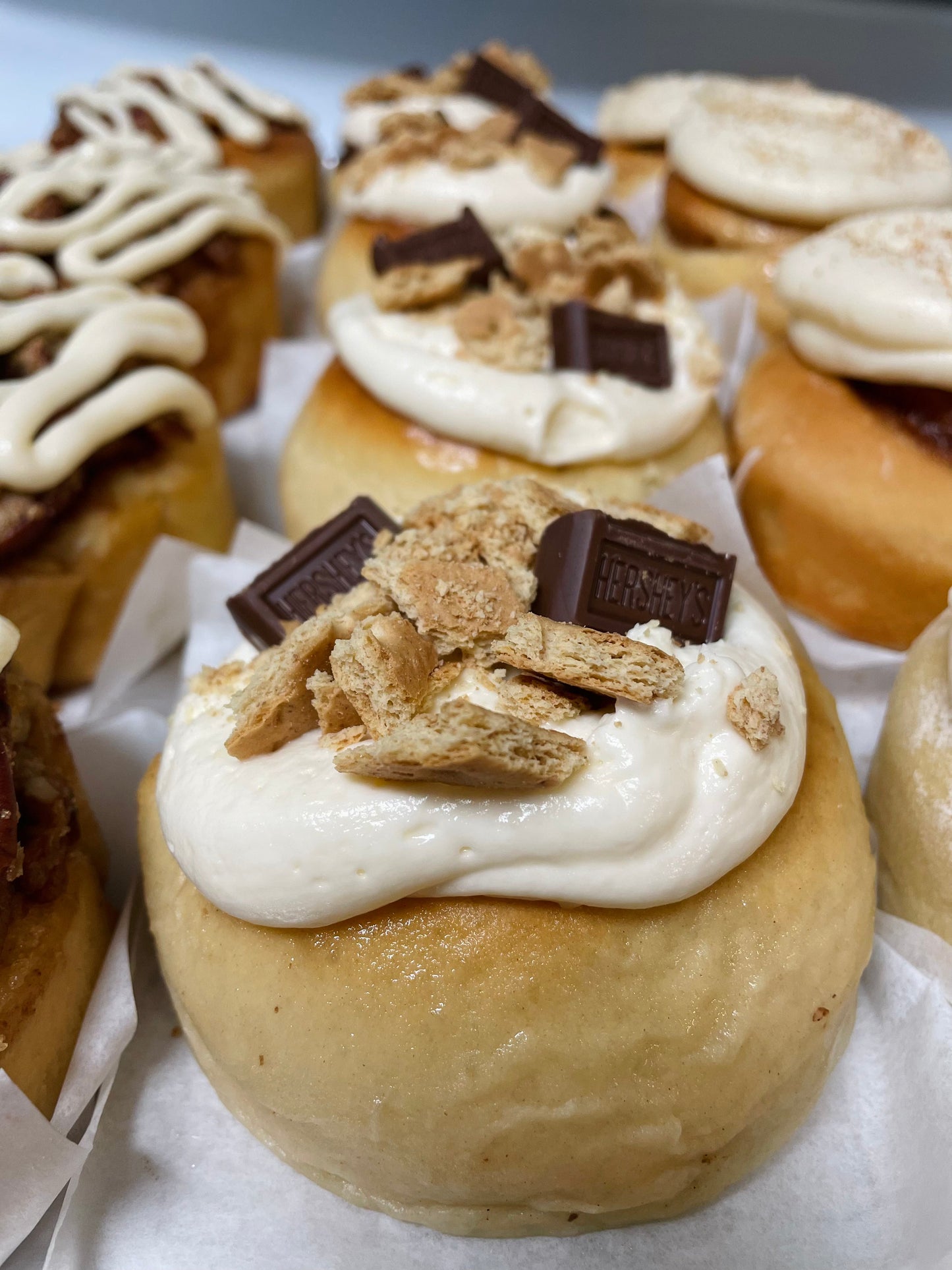 1 Jumbo S’mores Cinnamon Rolls