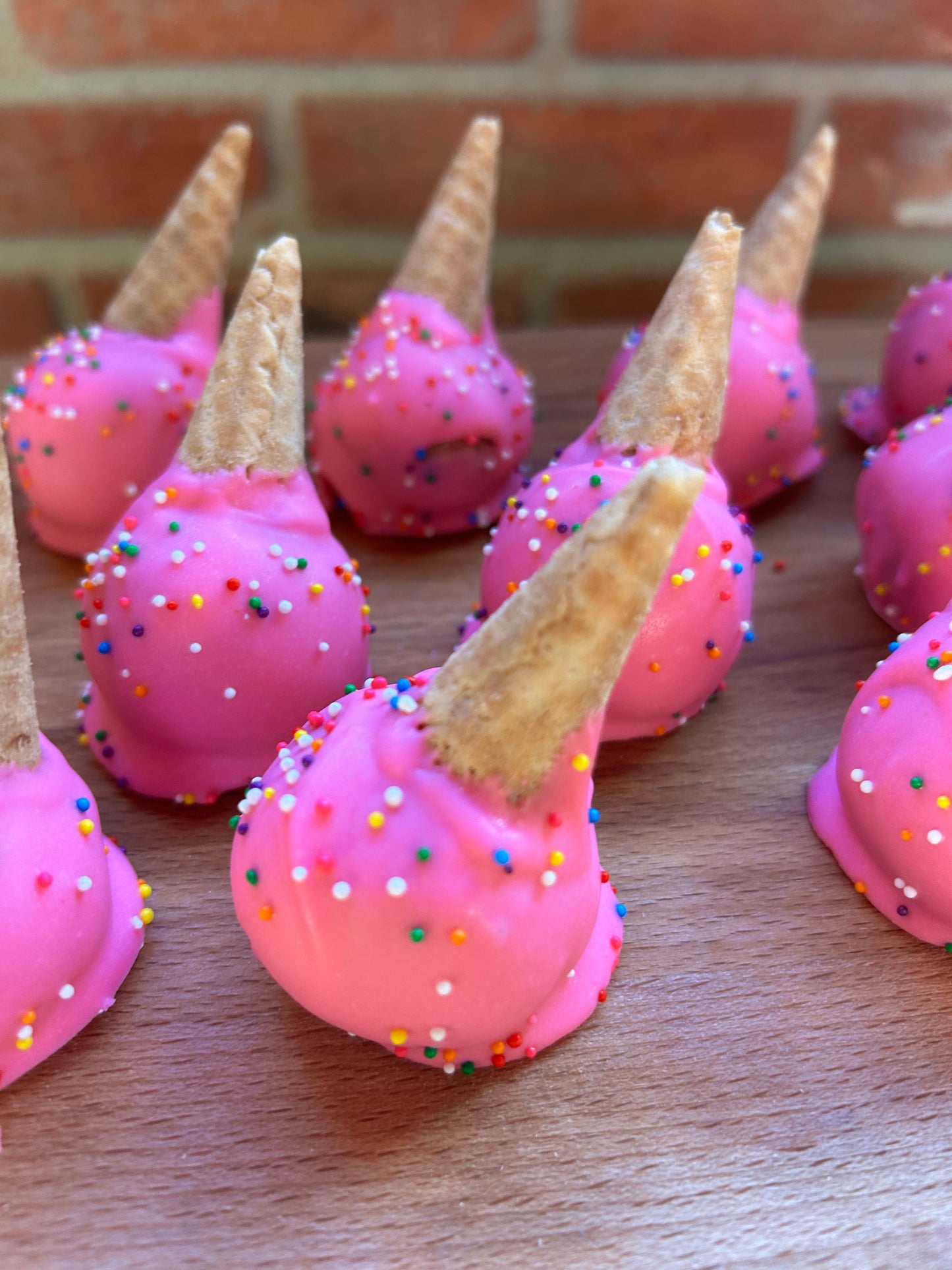 1 Confetti Cake pop -“Melted ice cream” cake pop