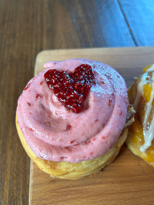Roxannes Raspberry Cinnamon Roll