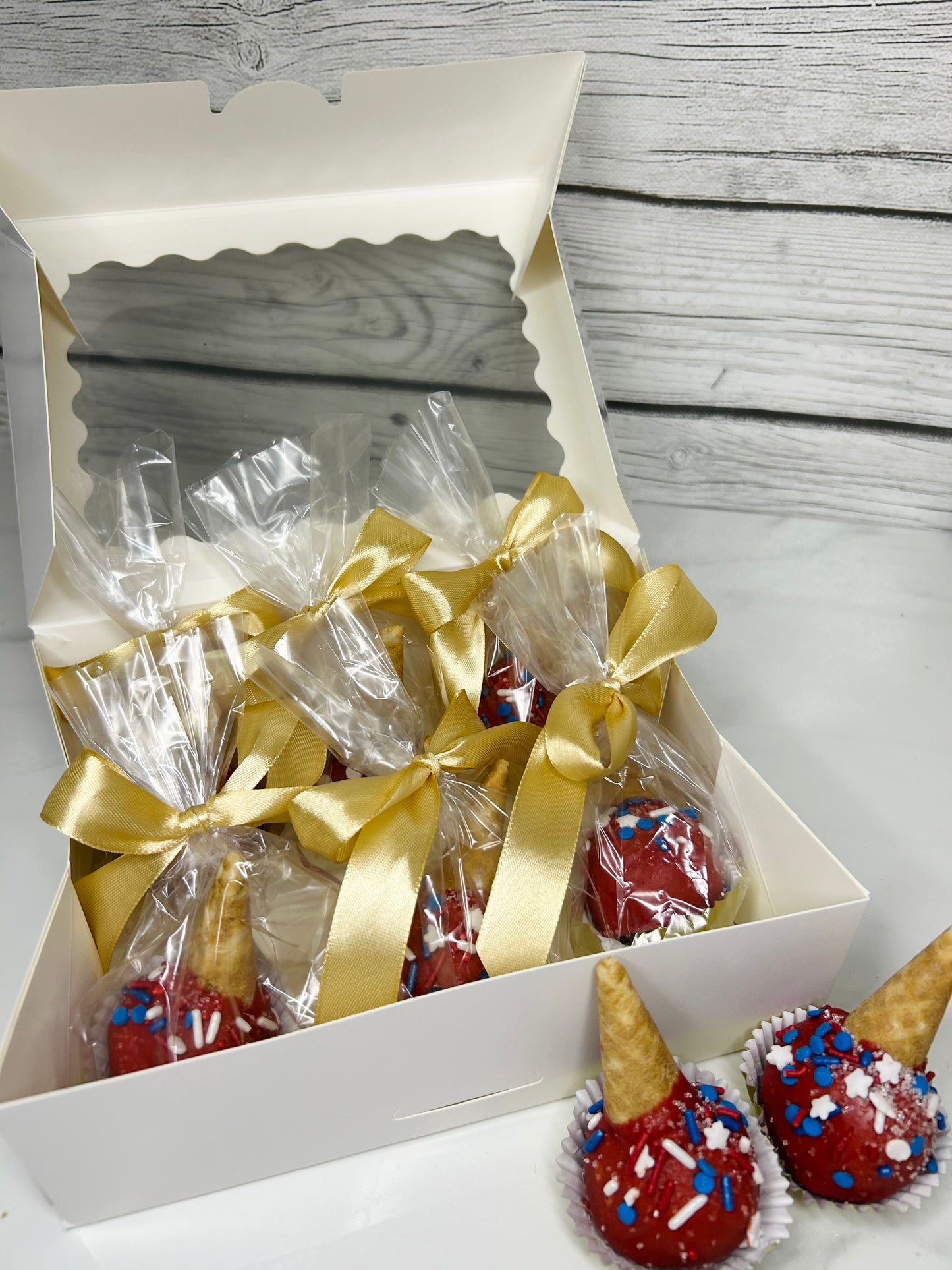 6 Patriotic Cookie Butter Cake Pops