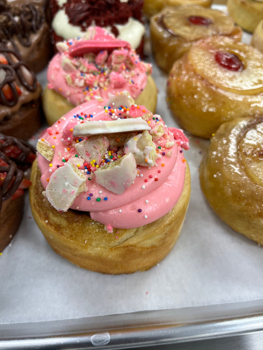 1 Jumbo Circus Animal Cinnamon Roll