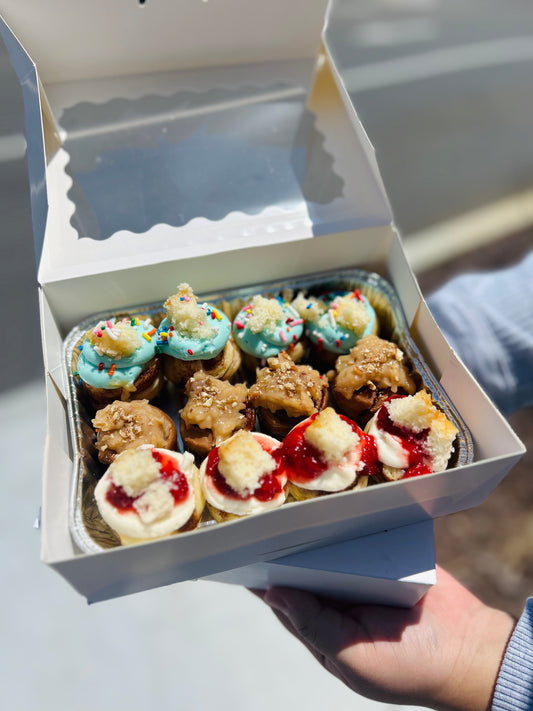 1 Assorted Cini Mini dozen box (Mini Cinnamon Rolls)